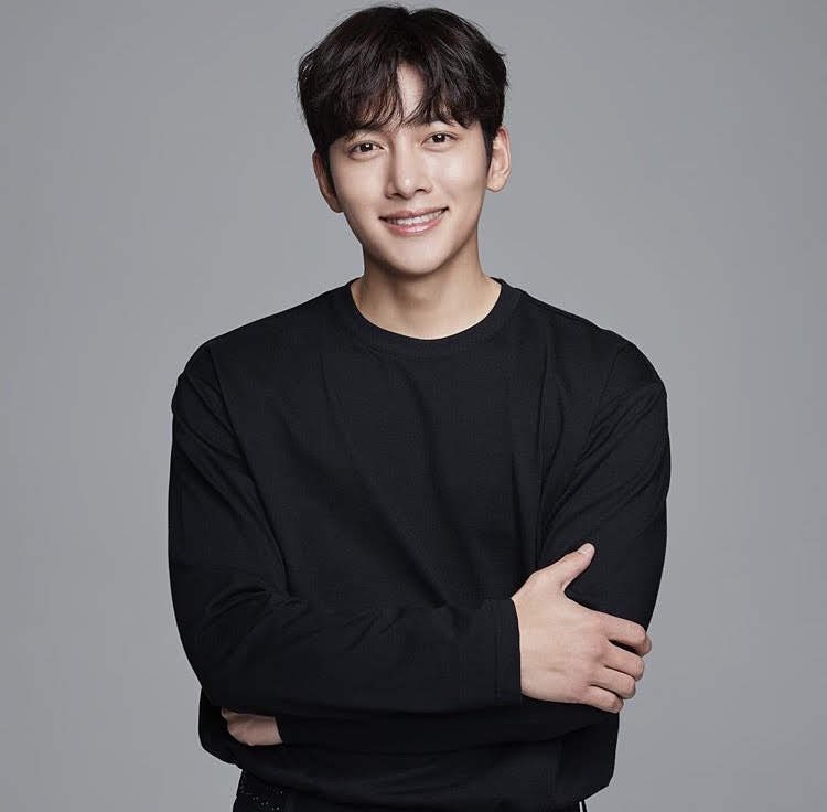 Чжи чан биография. Корейский актер чжи чан ук. Чжи чан ук с детьми. Чжи чан ук в детстве. Чжи чан ук (ji chang wook).