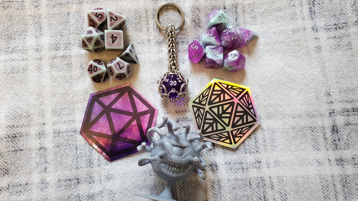 JoshuaMSimons's tweet photo. Okay, here's the 4k giveaway!

Featuring dice and stickers from @greenleafgeek, a d20 keychain from @arishaecreation, and several 3D printed minis courtesy of @ramzie99 (not all pictured).

Like and RT this tweet to enter. Winner will be drawn on 4/26 at 8pm CST.

Good luck! https://t.co/JhA8HKQjaQ