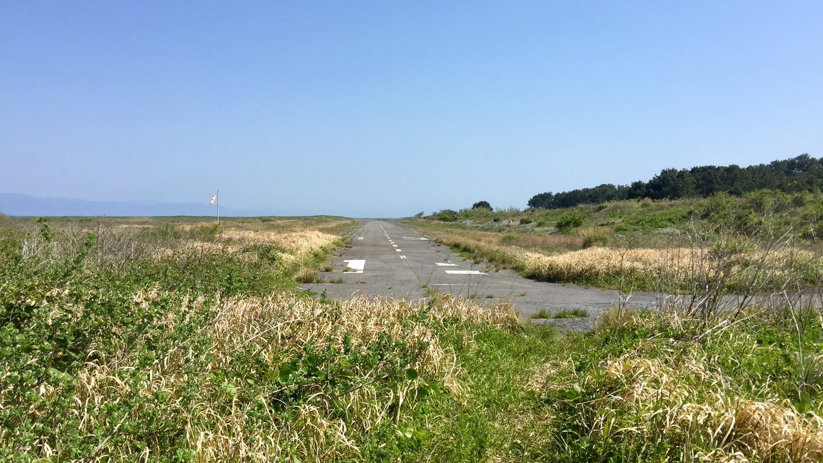 Takuya Tanji 三保半島の先にある三保飛行場に来た 櫻坂46 思ったよりも寂しくない のmv撮影地です 多分 場外から撮影しているので 無断で立入ると航空法により罰せられます 静岡市 清水区 三保の松原 櫻坂46 Ban 思ったよりも寂しくない