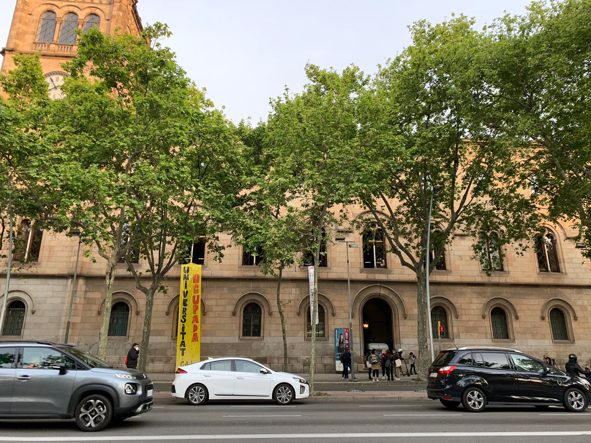 🔴UB CENTRAL OCUPADA. 

El moviment estudiantil ocupem per exigir als Rectors que es comprometin a treballar per fer efectives les 5 demandes del Compromís. 

La pública està en una situació límit i nosaltres som aquí per defensar-la.🔥 

No marxarem fins rebre resposta.