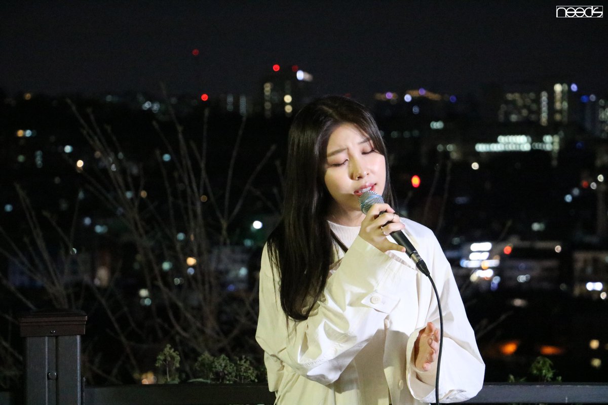 [#니즈뮤직]
예쁜 야경과 함께 촬영한 
야경라이브 현장 사진을 공개합니다❣
추운 날씨에도 완벽한 라이브를 선보이는 
우리의 진아님💜
다들 라이브 클립 보고 오신거죠❓
그리고 이벤트 참여도 많이 해주세요😉
👉forms.gle/PWNTtAw3nw7G1h…
#권진아 #KwonJinAh #문턱 #소녀의세계 #OST
<a href="/antennamusic/">안테나 Antenna</a>