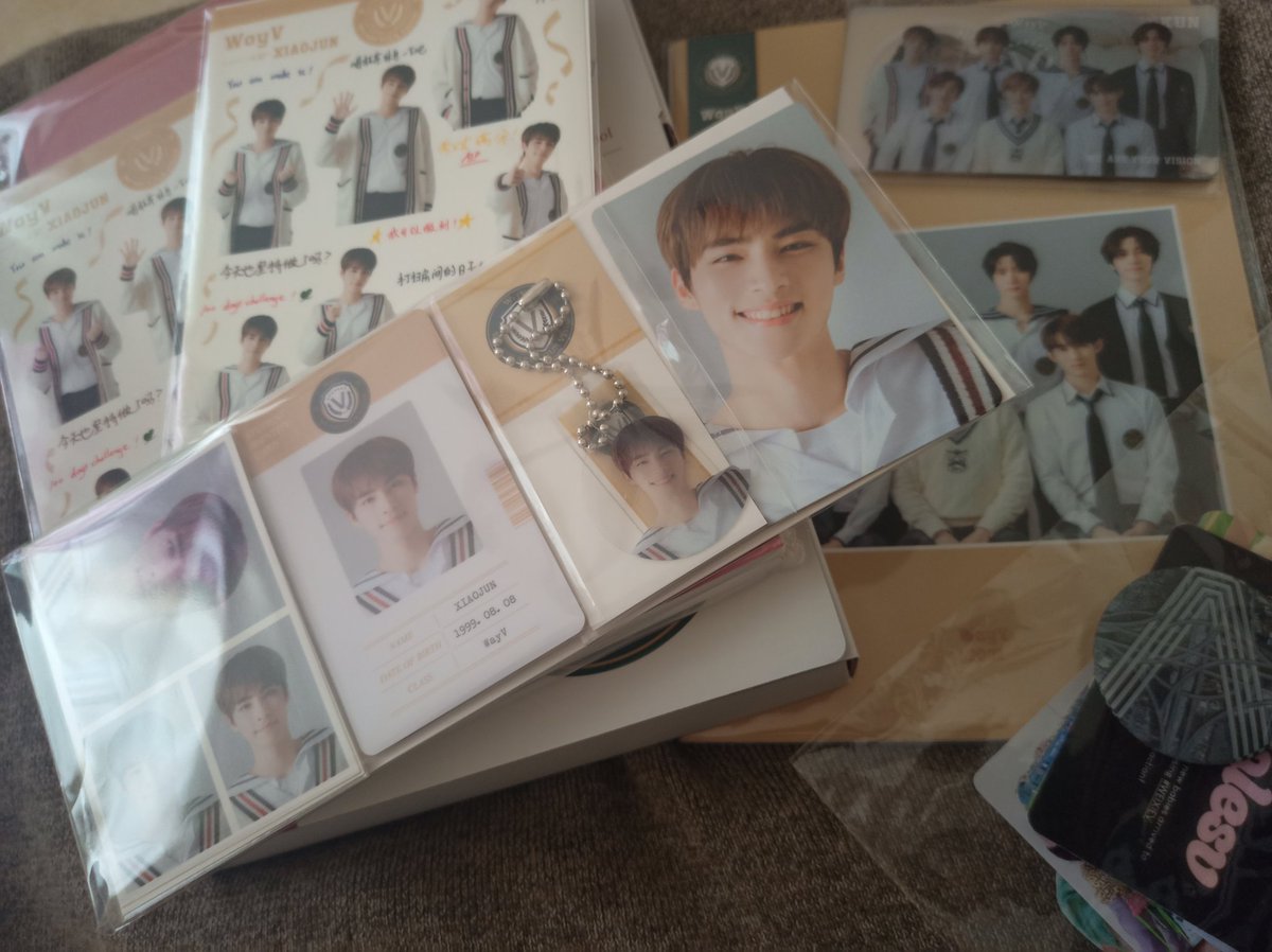 theaterboyxiao's tweet photo. thank you ely @weisalesv for bringing my btsk xiaojun home to me!! 🥺💓 this is super pretty huhu and also the freebies are so cute!! ✨ #WEIXIEV https://t.co/zp1BTa1gg4