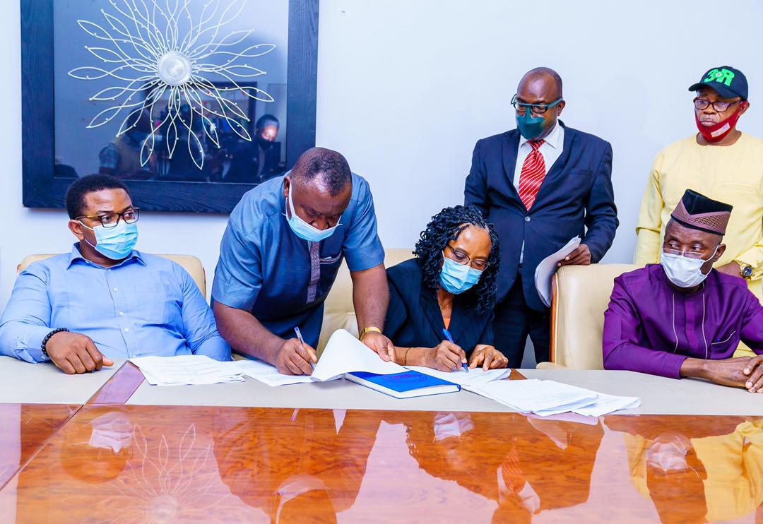 EmeahuJames's tweet photo. IMO STATE GOVERNMENT SIGNS AN MOU WITH NALDA ON AGRO DEVELOPMENT PROJECT IN IMO STATE.

#HopeNewAndElectronicMediaCenter https://t.co/YTIqKuY4Hk