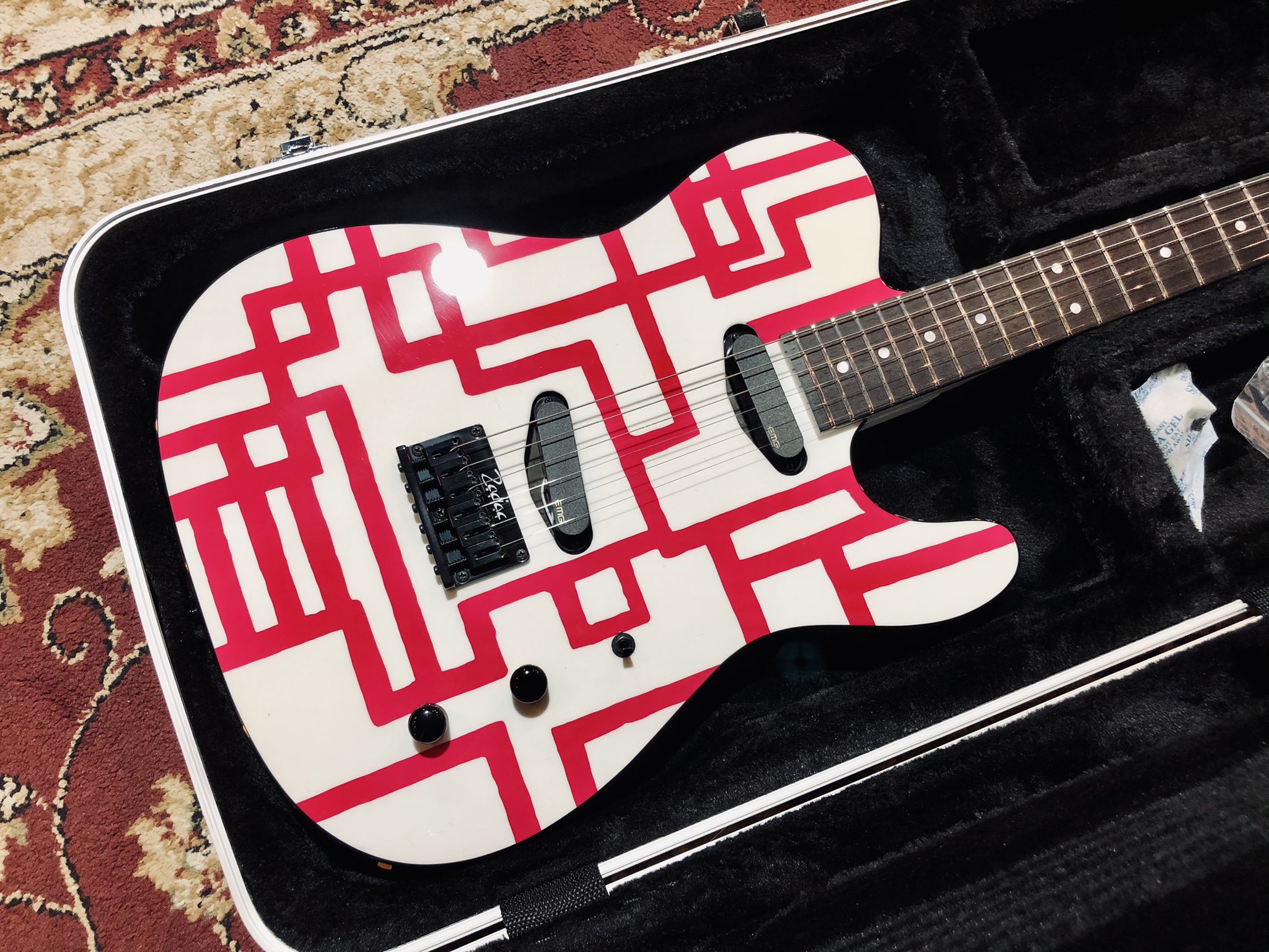 Bigboss 福岡 納品 超レアなzodiac Tc Hotei 35th Anniversary Pink Lineを常連のm様にご購入頂きました 有難うございます なかなかお目にかかれない貴重な布袋寅泰モデルとなっておりますので 定期的にメンテナンスをして末永くご愛用して頂けれ