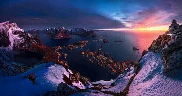 Güneş doğmadan 3 dakika öncesi. Reine, Norveç