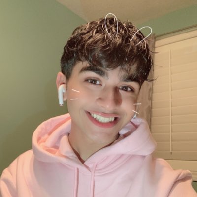 ibrahimartuni's tweet photo. With my Blackpink sweater 🥰💓 #NewProfilePic https://t.co/u86rLxkjio