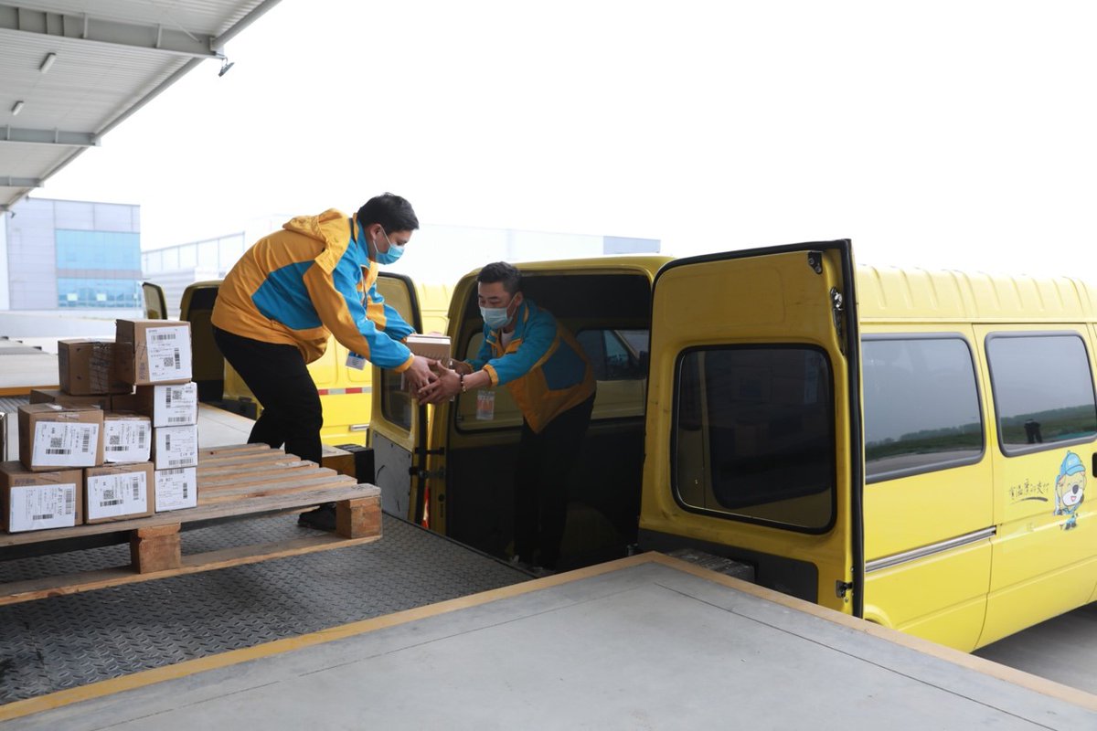 Suning_Group's tweet image. .@suning_int recently opened a bonded warehouse in Nanjing, which enables customers to enjoy rapid delivery of international products from the bonded warehouse within 24 hours, with the support of Suning&apos;s smart logistics system. Learn more via bit.ly/3dAhsIC