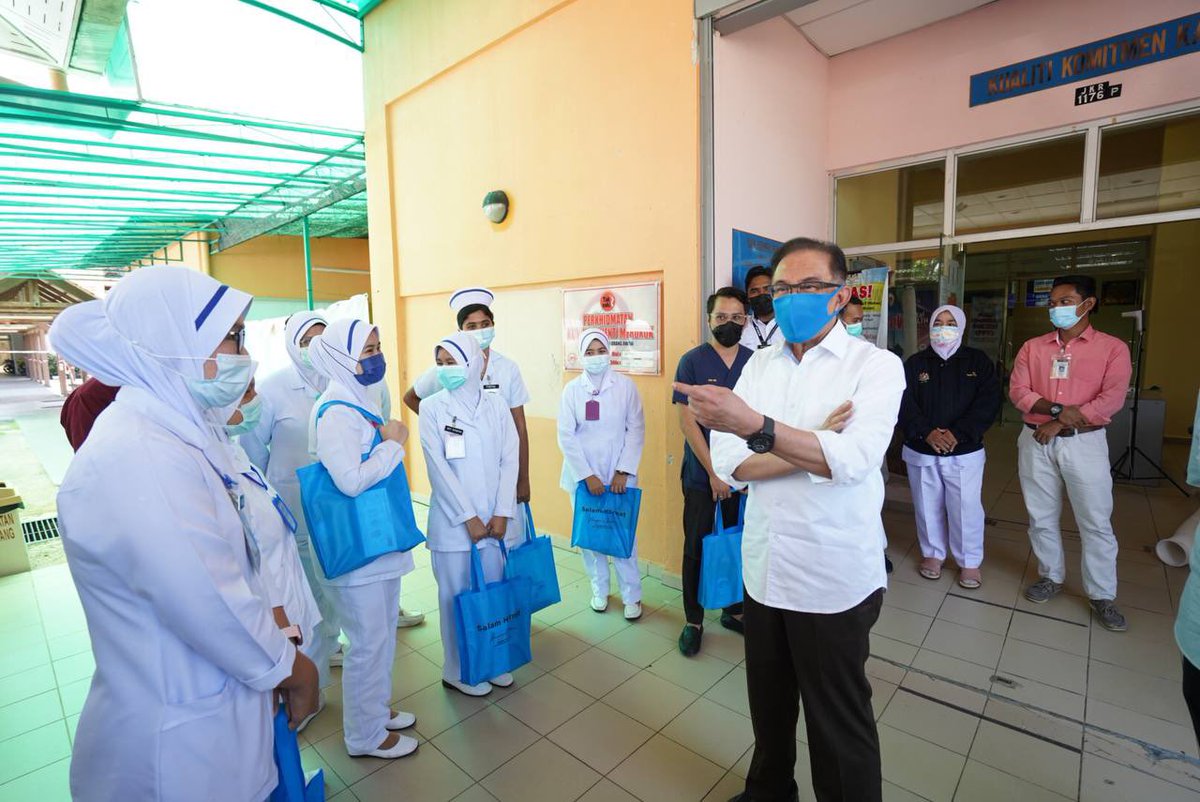 Anwar Ibrahim V Twitter Menyerahkan Barangan Dan Kelengkapan Pejabat Kepada Klinik Kesihatan Pasir Panjang Port Dickson Portdickson Ramadhan Https T Co Ysueiov3wn