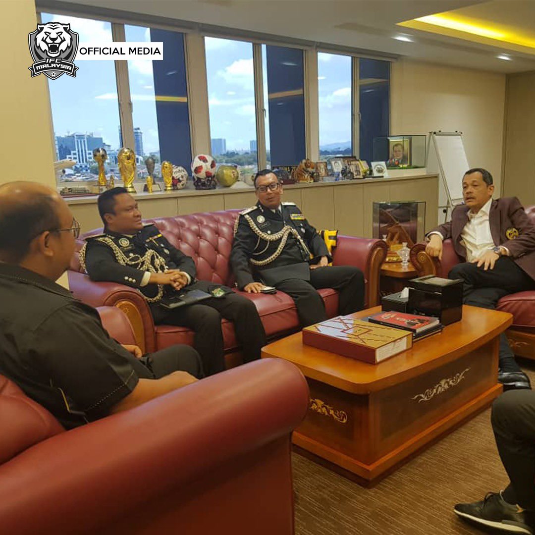 facebook.com/75348048467689…