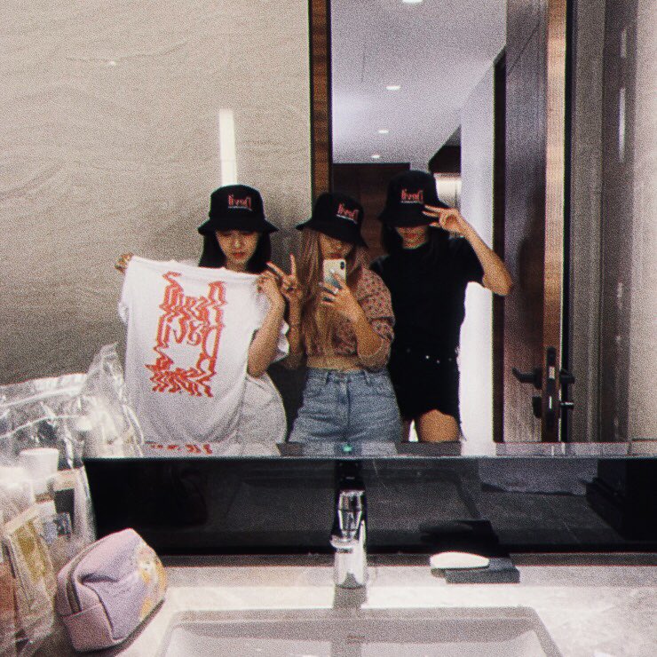 EGIRLSORN's tweet image. My fav E-girl trio 

#손 #씨엘씨 #예은 #승희