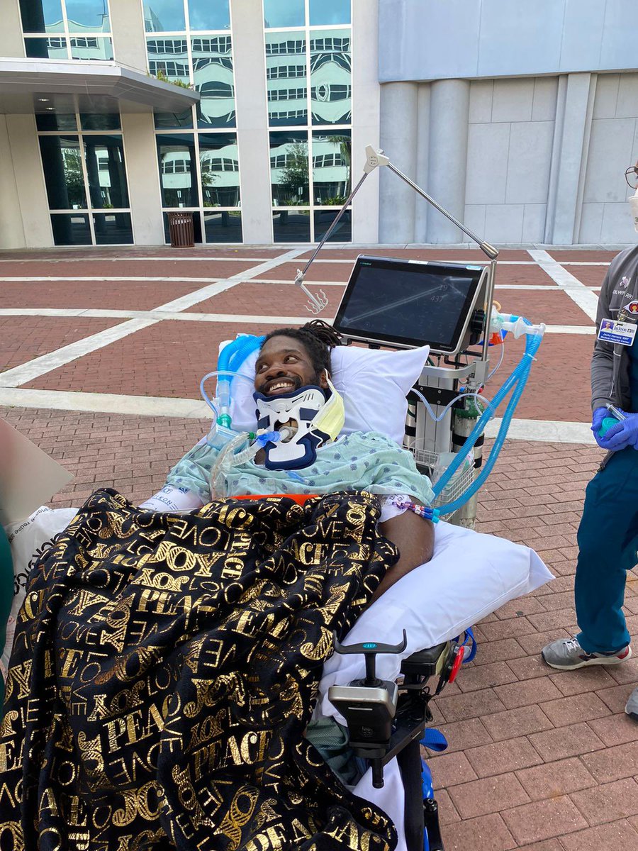 Dimples_831's tweet image. He is always happy despite his situation