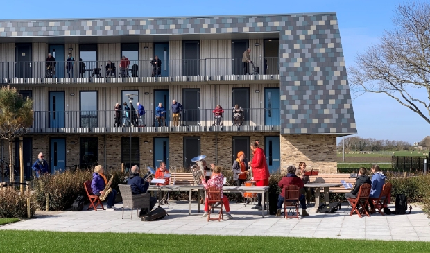 Optreden voor bewoners zorglocaties -  texelsecourant.nl/nieuws/algemee…