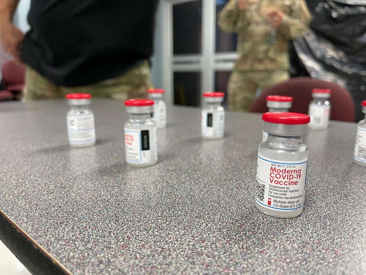 JudgeCortez's tweet image. The Saving our Seniors Hidalgo County Homebound Vaccination Program continues to administer the COVID-19 vaccine to our most vulnerable population. 

If you would like to know if you qualify for this program, please call our COVID hotline at (956)292-7765.