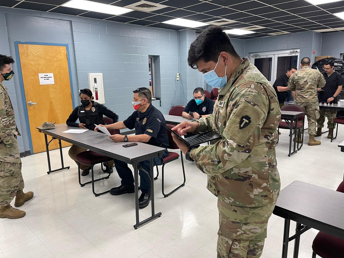 JudgeCortez's tweet image. The Saving our Seniors Hidalgo County Homebound Vaccination Program continues to administer the COVID-19 vaccine to our most vulnerable population. 

If you would like to know if you qualify for this program, please call our COVID hotline at (956)292-7765.