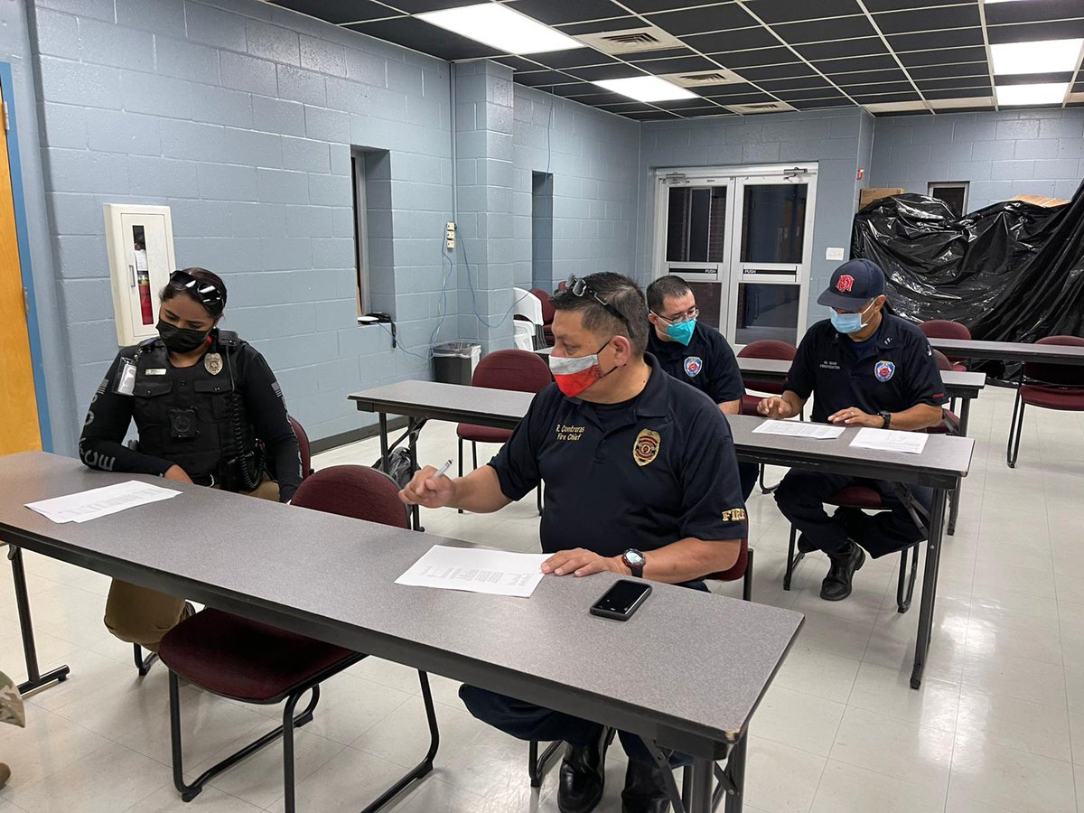 JudgeCortez's tweet image. The Saving our Seniors Hidalgo County Homebound Vaccination Program continues to administer the COVID-19 vaccine to our most vulnerable population. 

If you would like to know if you qualify for this program, please call our COVID hotline at (956)292-7765.