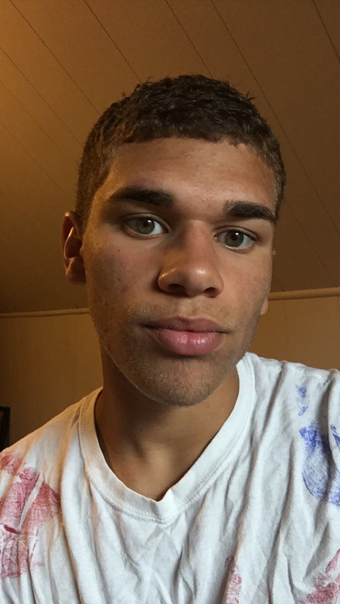 grifferslol's tweet image. 17 vs. now 🍅🍅🍅