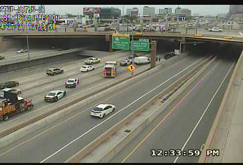 krldtraffic's tweet image. #DALLAS #GALLERIA #TOLLWAY  WB 635 past Preston, 2 right lanes are blocked slowing traffic from 75.