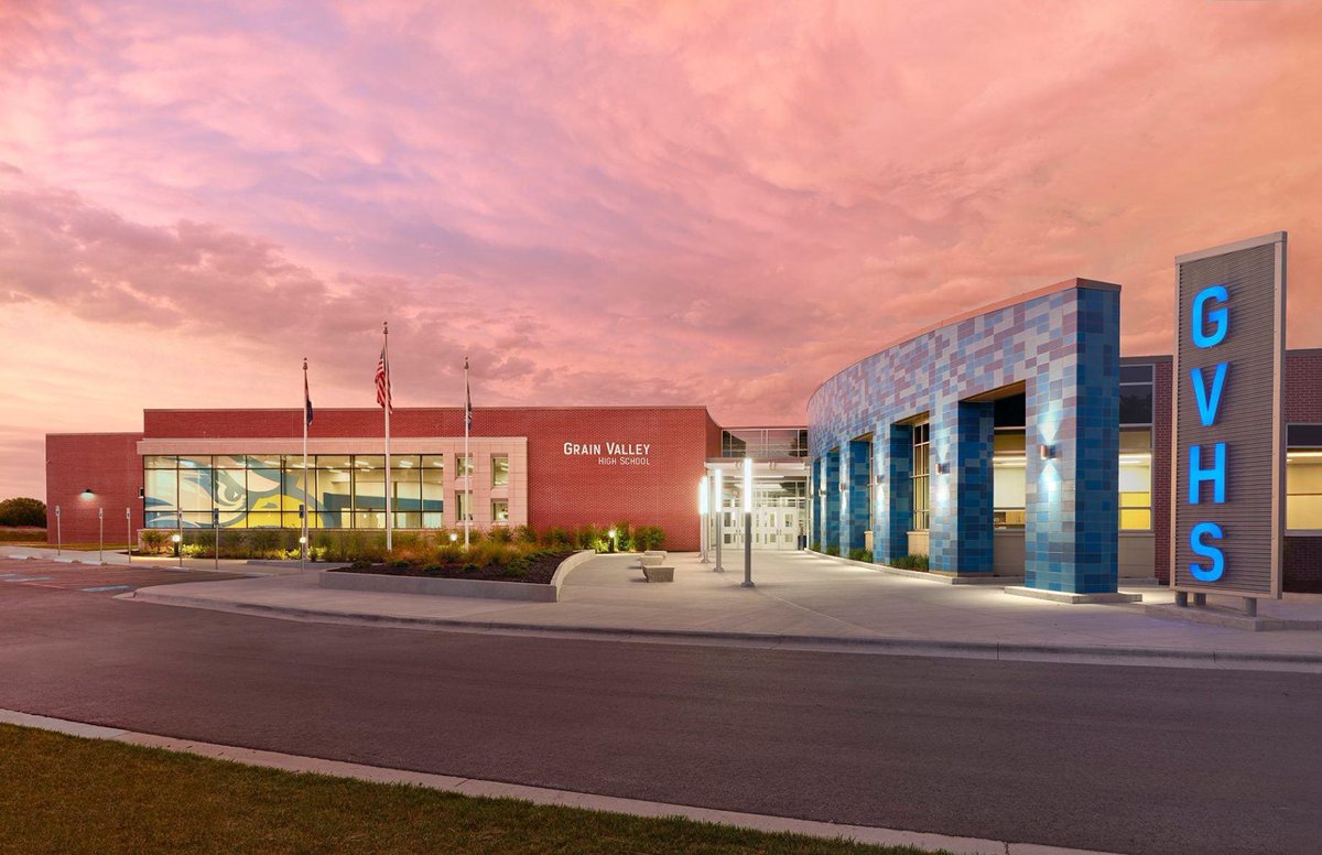 GV_Schools's tweet photo. Congratulations to the students and staff at @GVHSEagles on being recognized by US News &amp; World Report as a 2021 BEST HIGH SCHOOL! Ranking 4th among Kansas City (MO) Metro schools and 17th in the State of Missouri in College Readiness was the strongest sub-category. https://t.co/azw3xi7iMP