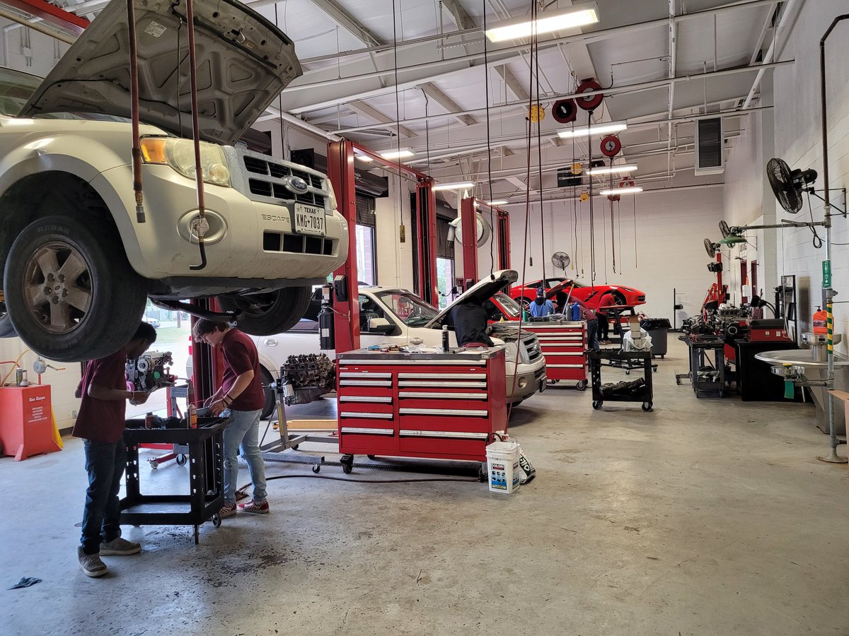 AutoTechPISD's tweet photo. A busy shop is a learning shop.  AND, we even get to work some cool cars!! https://t.co/CJunwFn0n7