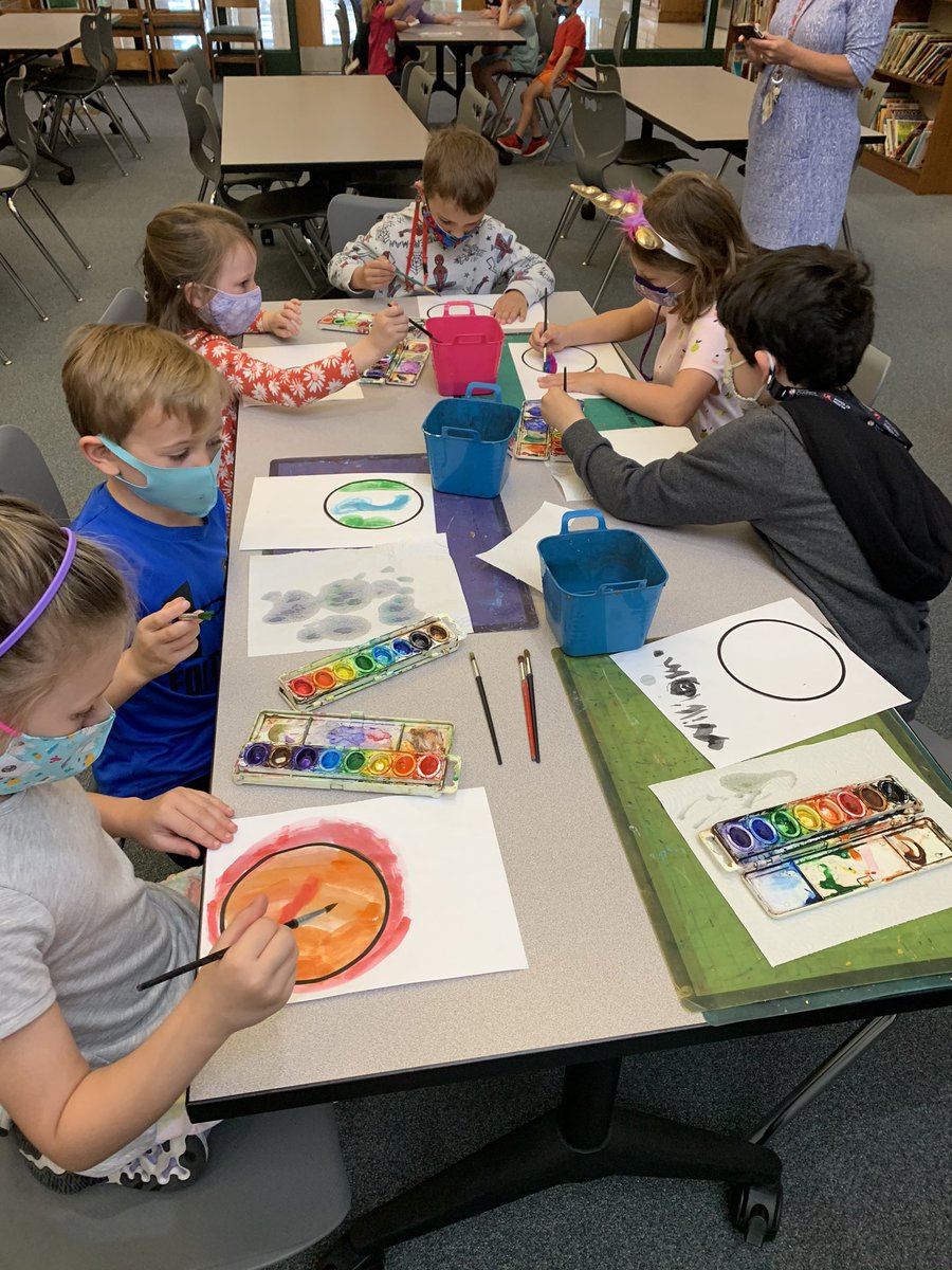 klathurman's tweet image. Our @GoshenHillcrest primary students read over 139,000 minutes over the past 5 weeks for our Blast Into Reading challenge! This week, we’re celebrating their hard work by transforming our library into a celebration that’s “out of this world!” #TeamOldham #L1G4