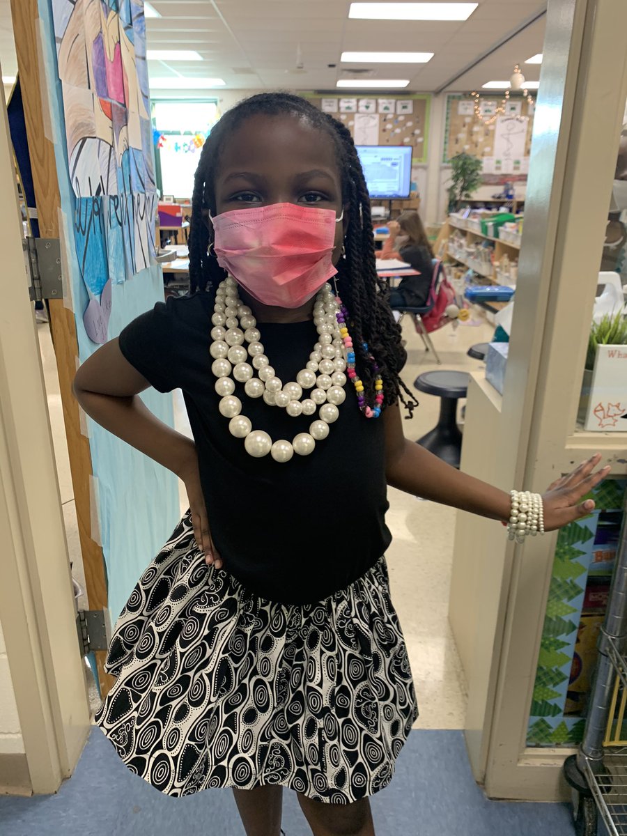 This week we are “sending off” our 2nd graders in style! Today is “Dress Like A Parent” day and these kids know exactly how to represent! 💚 <a href="/MasonSchools/">Mason City Schools</a> <a href="/christycoffee/">Christy Moreland</a> <a href="/cooperlearns/">Jonathan Cooper</a>