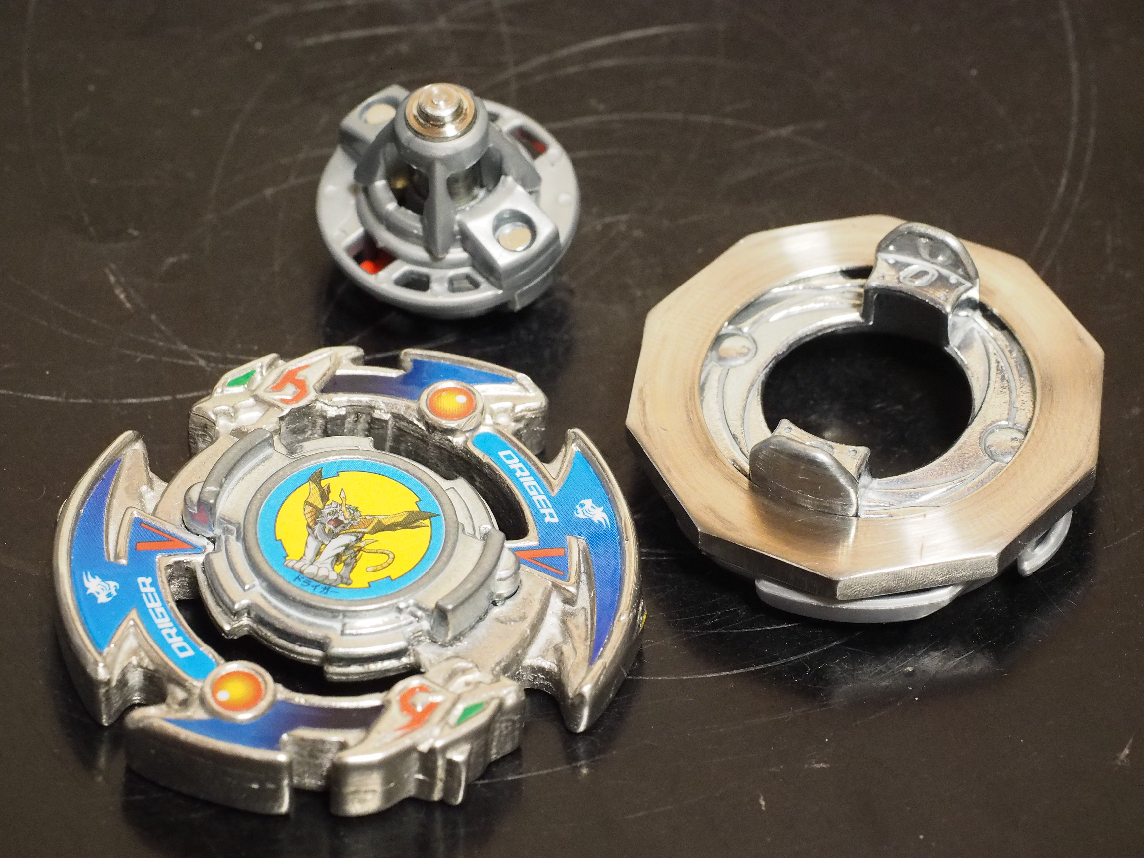 ろっかくいなば 魔改造ベイブレード注意 オガガさん Ogagasakesuki より頂いた鋳造レイヤーに自作パーツを添えて ドライガーv 10b0 G So 鉄白虎 重いぞー かっこいいぞー パーツ構成は続きのほうで T Co Dc3fhsf8io Twitter