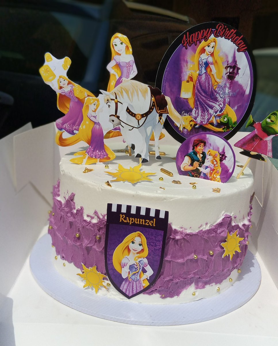 AkHusnerh's tweet photo. @SirKayKitchen A Kaduna based pastry shop dat offers ceremonial cakes, samosas, cake parfaits, combo packs nd lots more @budgetfriendlyprices 
#kaduna
#08102886744 
We are just a call/DM away 🤗🤗 https://t.co/dAL882g1Y6