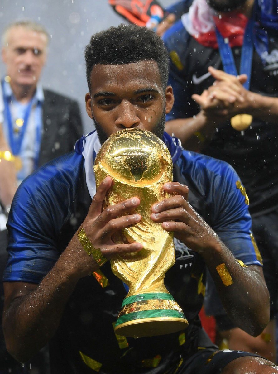 🔥 𝙏𝙝𝙤𝙢𝙖𝙨 𝙇𝙚𝙢𝙖𝙧 offre son maillot 🔥
C'est le deuxième champion du monde 🏆 à nous soutenir après 𝙎𝙩𝙚𝙫𝙚𝙣 𝙉𝙯𝙤𝙣𝙯𝙞 

Remporte le maillot du joueur de l'<a href="/AtletiFR/">Atlético de Madrid</a> en soutenant toi aussi la campagne ⬇️
helloasso.com/associations/f…