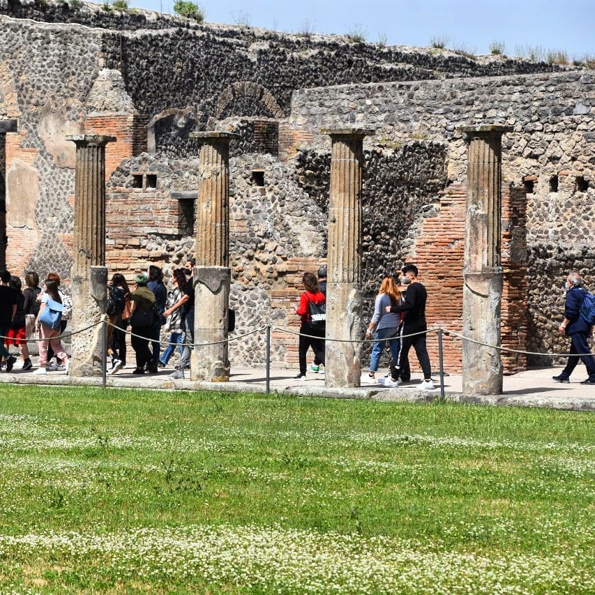 pompeii_sites's tweet photo. The site of #Pompeii finally reopens. Here we see the wonder, optimism and hope of the first tourists to visit the excavations. 🏛️❤️ https://t.co/KtDg2zbfi0