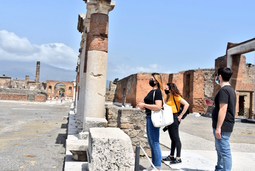 The site of #Pompeii finally reopens. Here we see the wonder, optimism and hope of the first tourists to visit the excavations. 🏛️❤️