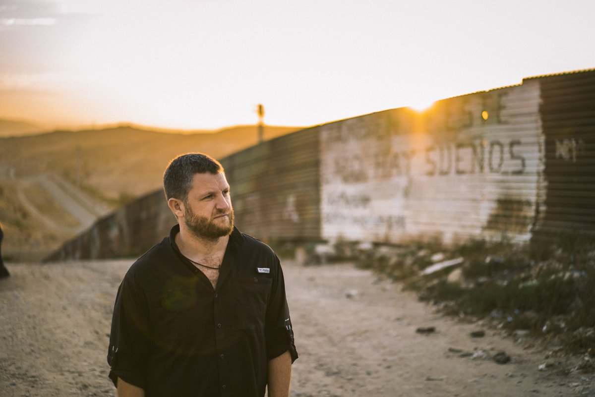 Con tristeza, conocemos la noticia de la muerte de David Beriain y Roberto Fraile en Burkina Faso. David formaba parte de nuestra familia y la noticia deja una profunda herida en el corazón de nuestro equipo. Nuestros pensamientos están con las víctimas así como con sus familias.