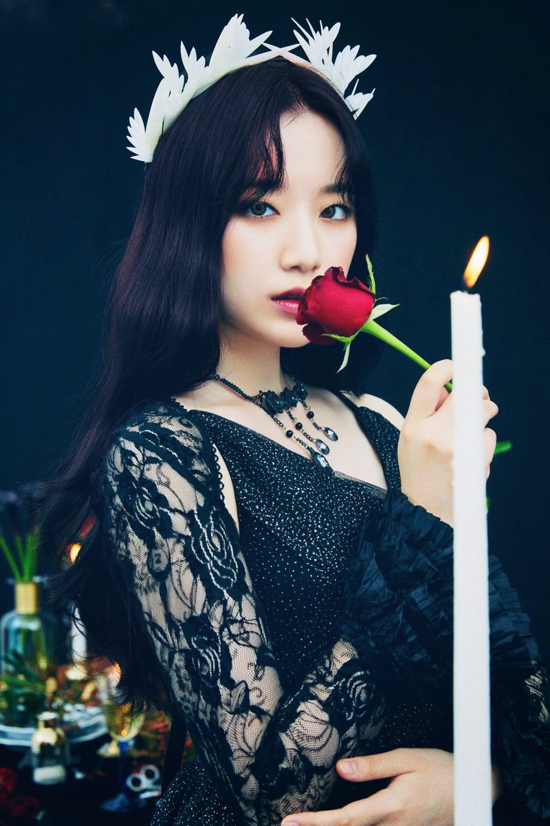idlesquee's tweet photo. "Her beauty raged with a fire that even the demons would'nt dare to touch"

#GIDLE #여자아이들 @G_I_DLE #SHUHUA #LastDanceiscoming https://t.co/If8aSp3Rsk