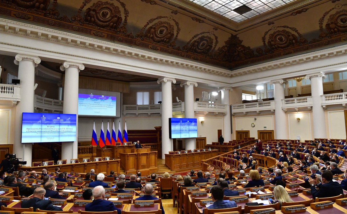 Президент Российской Федерации Владимир Путин встретился с членами Совета законодателей при парламенте страны. Мероприятие по традиции состоялось в Таврическом дворце — колыбели российского парламентаризма.
Подробнее: iacis.ru/novosti/parlam…