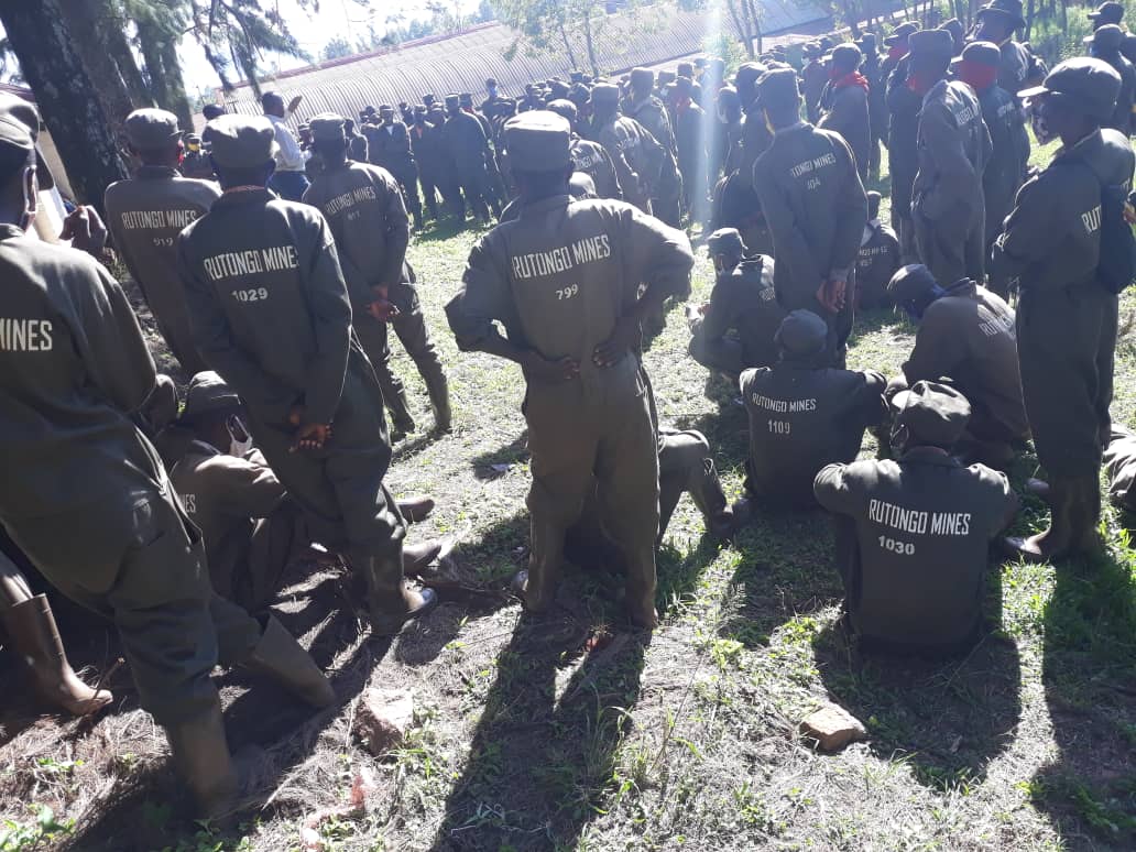Today, <a href="/RewuRwanda/">Rwanda Extractive Industry Workers Union</a>  met with miners at Rutongo Mines Ltd , among them are #security, #safety &amp; #Health personnel, to explain what makes an employee more efficient and to remind them to respect their work bcz once there is that respect, it increases Employees-employer relationship