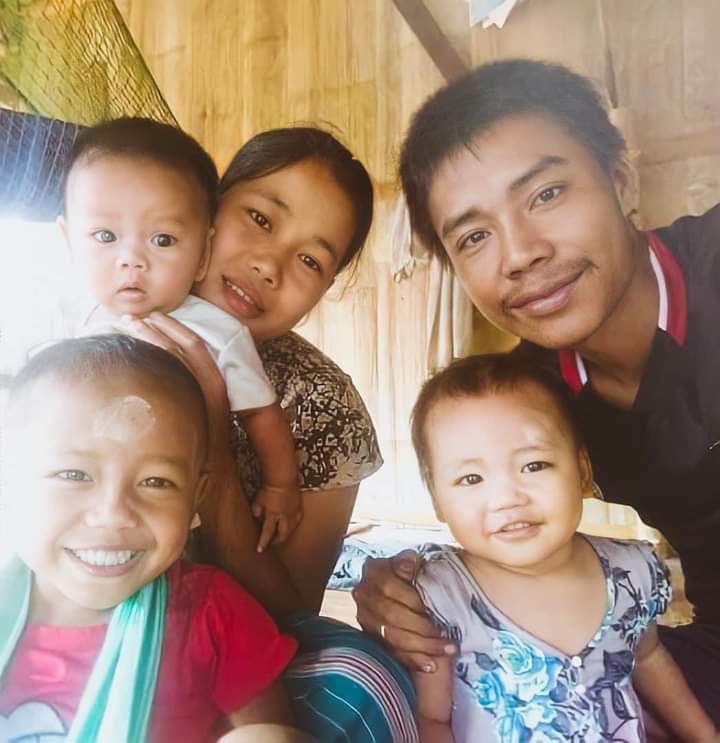 AlexMyanmar13's tweet photo. Rest In Power 
KNU’s capital lost his life in the war between KNU &amp; Military Junta (SAC) &amp; he has 3 children. 
Our civilians are trying their best to protect us &amp; trying to end dictatorship in Myanmar. Dear world , Please don’t ignore us #WhatsHappeningInMyanmar
@KentEngland77 https://t.co/dqi6JjIAN6