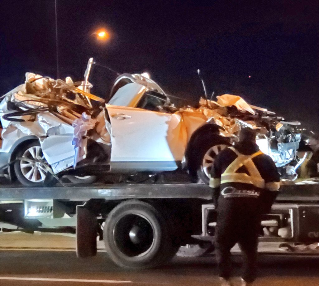 krowdmagazine's tweet photo. A Toronto Man Lost His Life In An Accident On The QEW After An Overhead Sign Collapsed On His Car https://t.co/0a6csDazTP