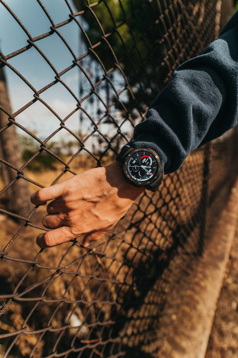 UKHonor's tweet photo. White or Black? #HONORWatchGSPro https://t.co/PVTanpMO7Y