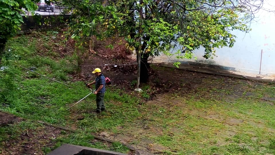 carlosrangelian's tweet photo. Limpieza de las áreas verdes de la E. N Carlos Rangel Lamus Mcpio San Cristóbal Edo Táchira @MPPEDUCACION @fblancopar @charlychaves @ZonaEducTachira @psuvaristobulo @Crazet2011 @dcabellor @FreddyBernal @NicolasMaduro https://t.co/GmsL0TutzB
