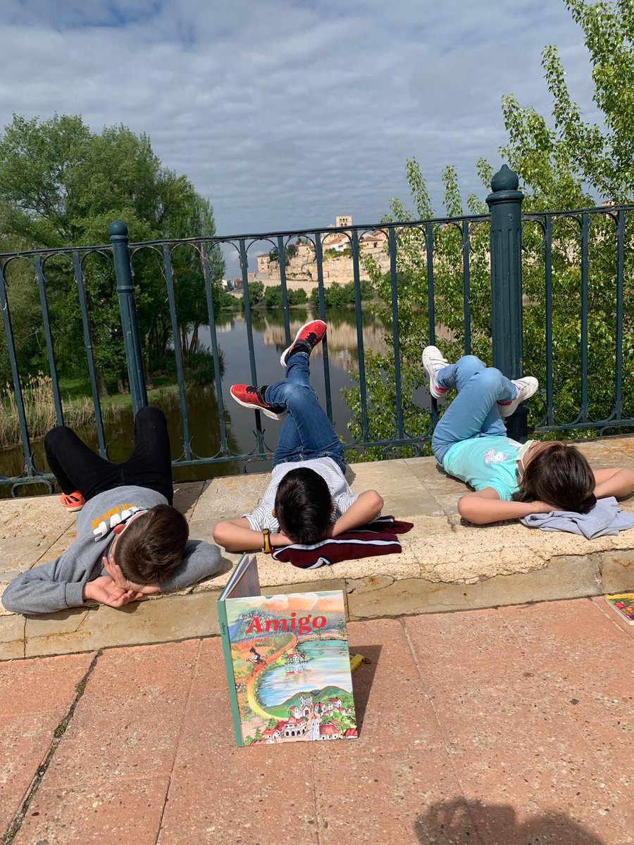 STrinidadZamora's tweet photo. 🎙️Rutas Literarias de #LosGuardianesdelDuero de la Etapa de Infantil
#ZamoraLee #AlAireLibro
Plan de Fomento de la Lectura
#SiembraCuidaRecoge
#MesUsera
#ColesAmordeDios https://t.co/oZVHS1rAsl https://t.co/NKnXrFhlv0