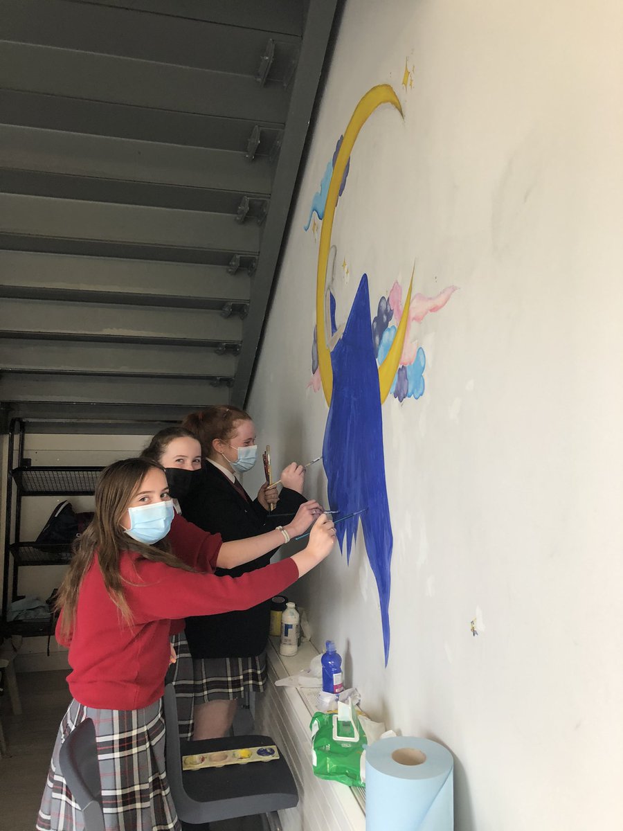 ClaregalwayColl's tweet photo. This weeks 2nd yr #art projects are taking shape #Collaboration #artist #teamwork 👏👏🤩 https://t.co/ww1wRWCtML