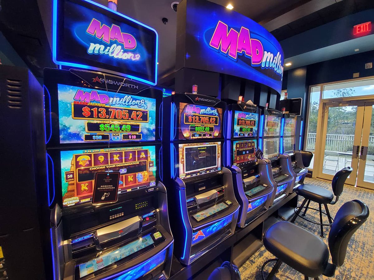 CasinoRealPR's tweet image. #JackpotWatch👀

El #GrandJackpot de las máquinas #MadMillions está en $13,705.42 🎰💰(premio leído martes, 27 de abril a las 9:30AM). Ven a Casino Real y prueba tu suerte en estas máquinas.

¡Te esperamos!

#CasinoReal #TuCasinoIdeal #PásalaBien #PásalaSafe😷 #VisitaCaguas