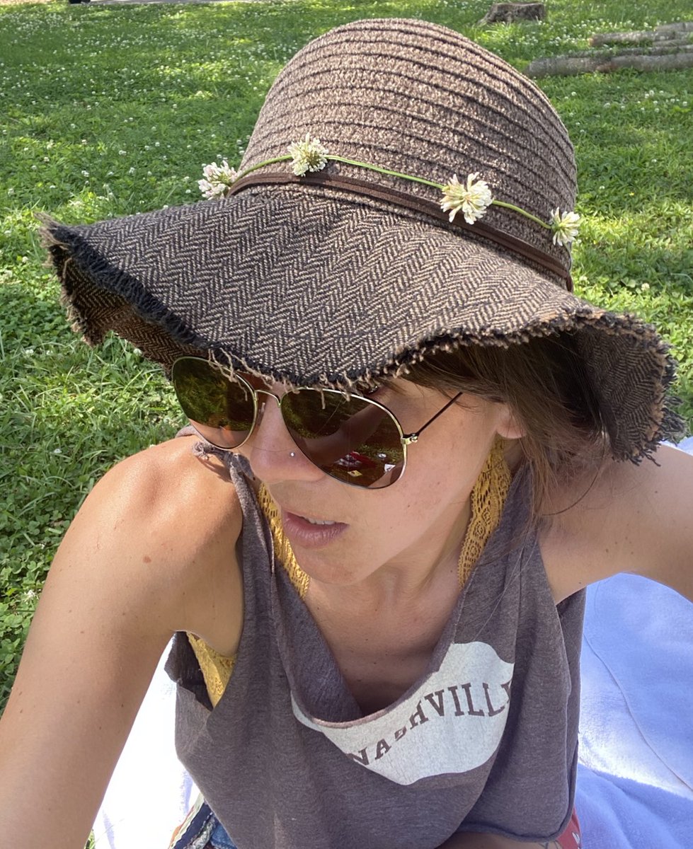 RaelynNelson's tweet photo. Cut up your t-shirts. Make a flower crown. Listen to @MusicisFunnyPod • new episodes every Wednesday #raelynnelsonband https://t.co/dNk6MaFJE9