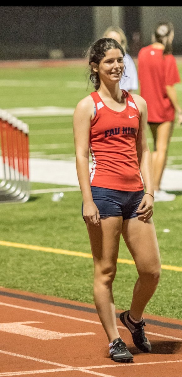 cchilds11's tweet image. 4 days to Regionals! This super senior, @luciagiangaspe1 is a member of 3 Varsity sports, led the girls soccer teams in goals and was part of the 4x4 2019 State Medalists. She competing in the 300mH this Saturday! #redemptionszn #GoOwls @fauhigh_xctf @Athletic_Owls