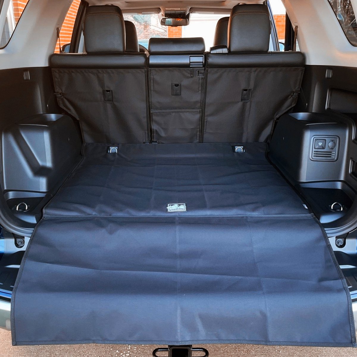 CanvasbackLiner's tweet photo. Our 4Runner Cargo Liner + Bumper Flap makes it seem like that's the way the car came! It's a perfect fit!🙌🙌
📸: James M.
#mycanvasback #canvasbackcargoliners #t4r #4Runner #trdpro #trd #yotanation #yota #toyota4runner #4runnermods https://t.co/HlANla8VhJ