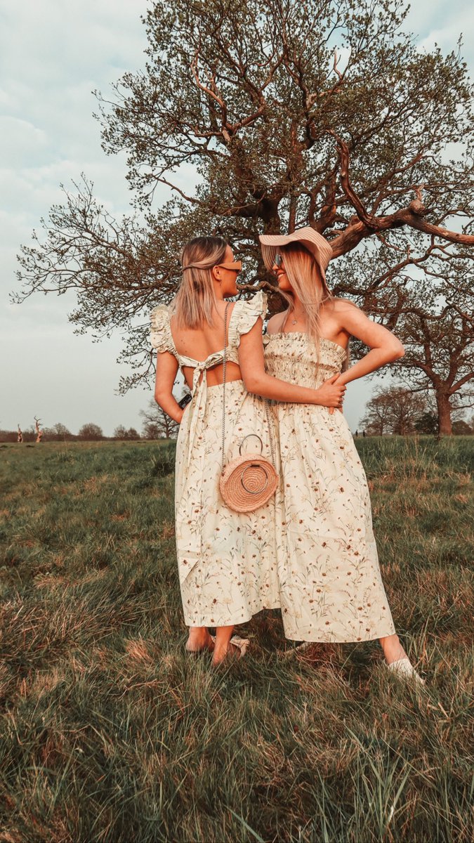 WhatWeganDid's tweet photo. Happy Lesbian Visibility Week! 🌈💕🎉 

We’re proud to be lesbians and wife &amp; wife! 💕 

This week we celebrate all of us, wherever you are on this journey. We stand proud for those that can’t until you can.👭

#LesbianVisibilityDay #Lesbainvisibilityweek https://t.co/dvbqcfNolK