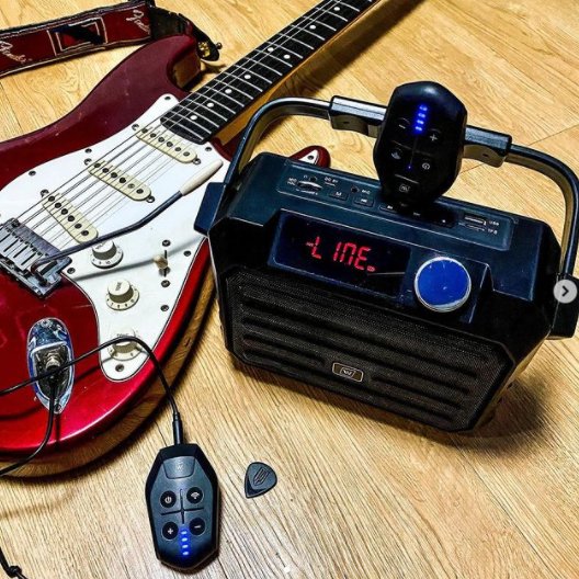 win_bridge's tweet photo. Winbridge U7 is a great tool for musicians too! Compatible with smartphone, PA speaker system and voice amplifiers! 🎤🔊

Features:
❇️ Auto pairing
❇️ Portable and lightweight
❇️ Built in rechargeable batteries
#winbridge #lapel #audio #speaker #wireless #lifestyle #music https://t.co/CleHd0kdgd