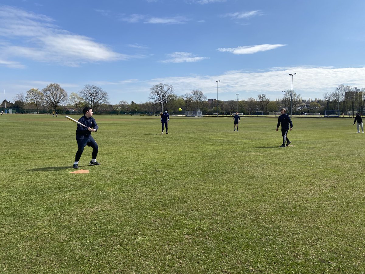 ElthamSport's tweet photo. 215 year 10 & 11βs enjoying the sun and an action packed afternoon of Sport. What a day! #TeamEltham @ElthamCollegeUK https://t.co/RancSPhRhb