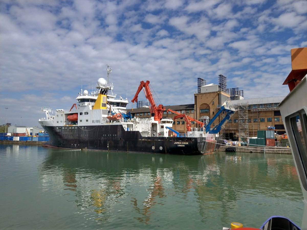 Lots of Oceanography action out on Southampton Water today! Taking <a href="/OceanEarthUoS/">OceanEarthUniSoton</a> students out on <a href="/RV_Callista/">Callista</a> for boatwork, <a href="/NOCnews/">National Oceanography Centre</a> colleagues working with ASV in the dock and RRS Discovery and James Cook both mobilising for #NASAEXPORTS programme