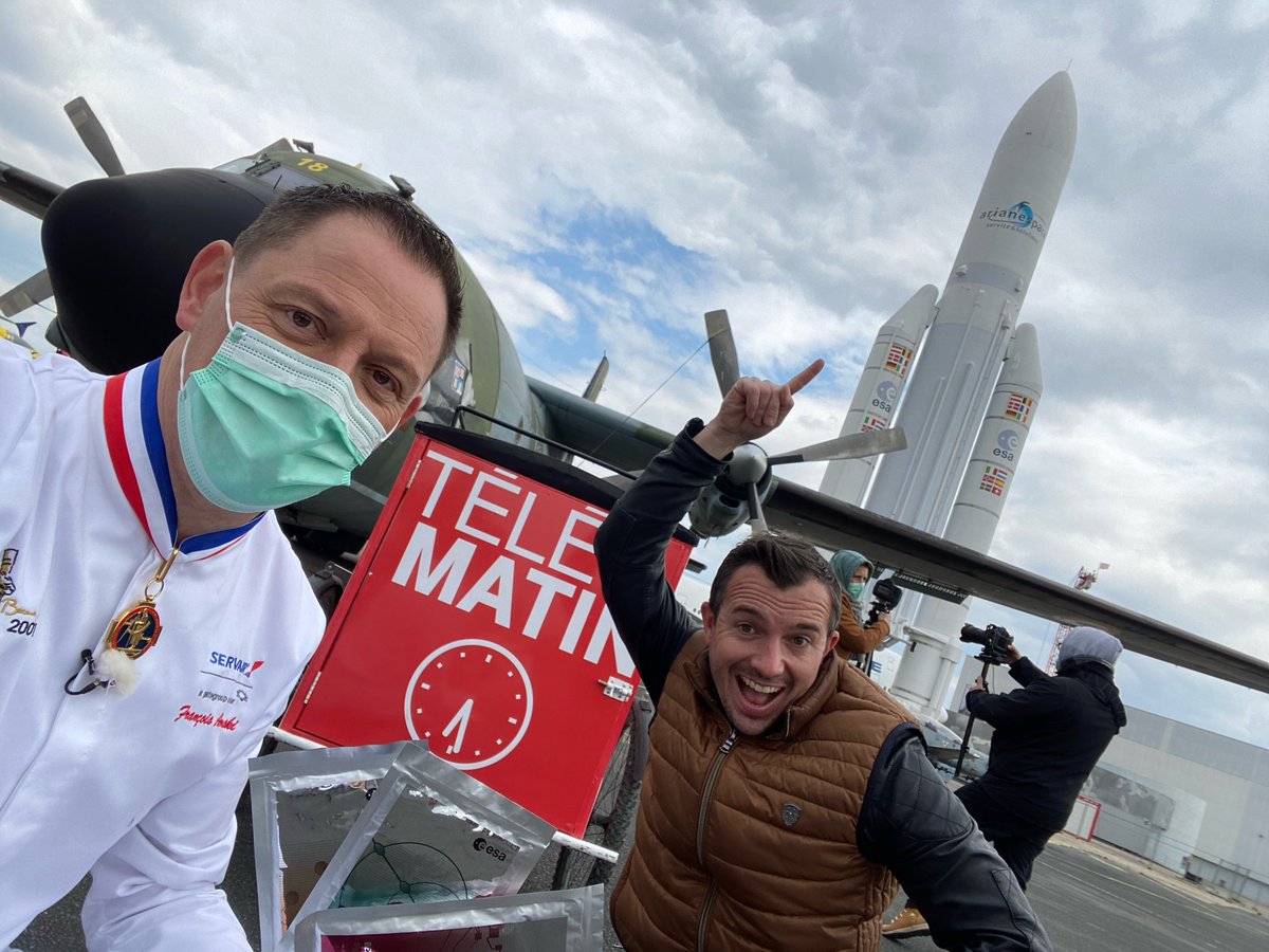 A l’occasion de #MissionAlpha de <a href="/Thom_astro/">Thomas Pesquet</a>, <a href="/LoicBallet/">ballet loic</a>, son Triporteur de <a href="/telematin/">Telematin</a> &amp; <a href="/FrancoisAdamski/">François Adamski</a> se sont donnés rendez-vous @Museeairespace pour échanger sur les menus gastronomiques développés pour ce voyage. 

Retrouvez-les ce mercredi 28 avril à 9h15 sur @France2tv.