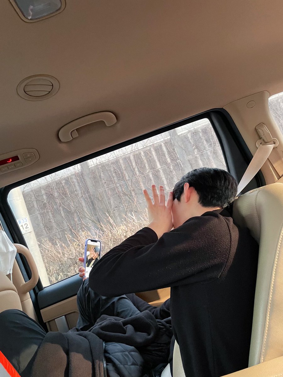 dkz_dy's tweet photo. #YOON
설리더님~ 생일을 제가 세젤많 축하하고! 저희들의 리더가 되어줘서 너무 고마워요😆 항상 동생들 챙기느라 몸도 맘도 힘들었을텐데 오늘 만큼은 우리 설리더 마음대로 하고픈거 다~~하기🥰 사랑하고 마지막으로 먹고싶은 거 있습니까?? https://t.co/U3IpIkffYz
